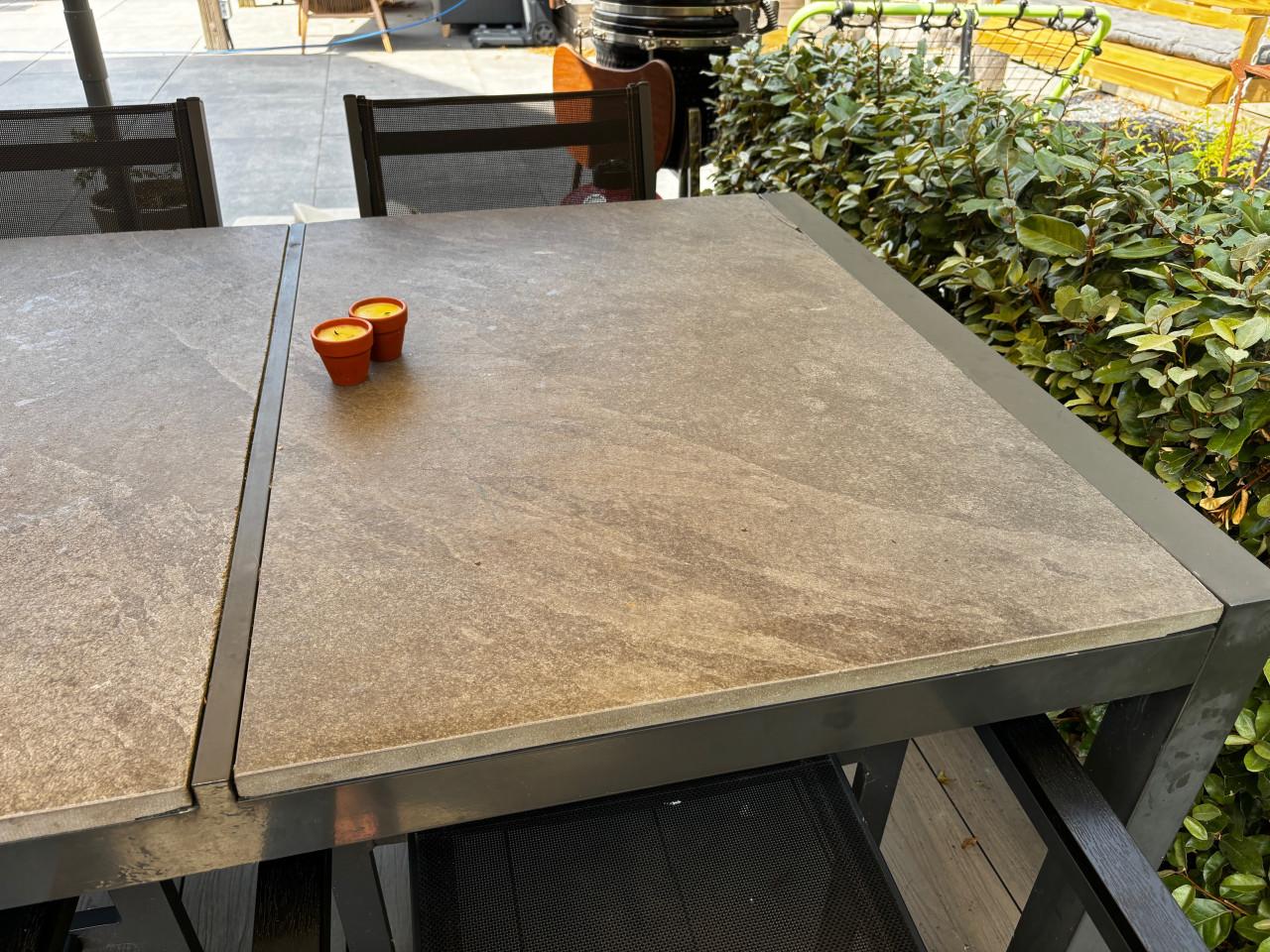 Grote tuintafel met 6 stoelen