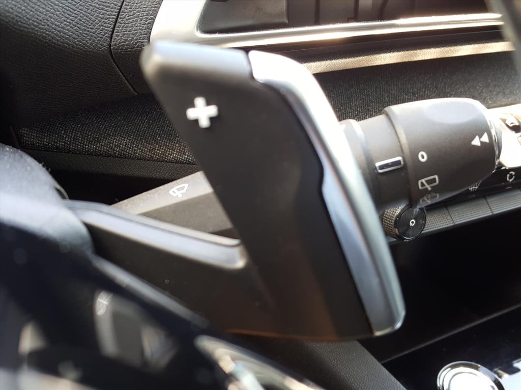 Peugeot 3008 1.2 130pk première automaat navigatie | trekhaak | panoramisch