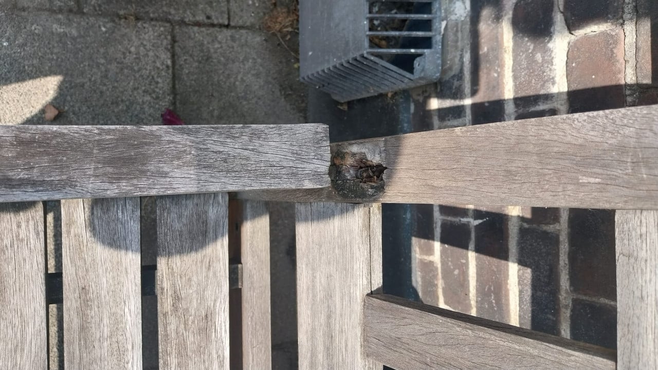 Gratis af te halen: houten tuinbank