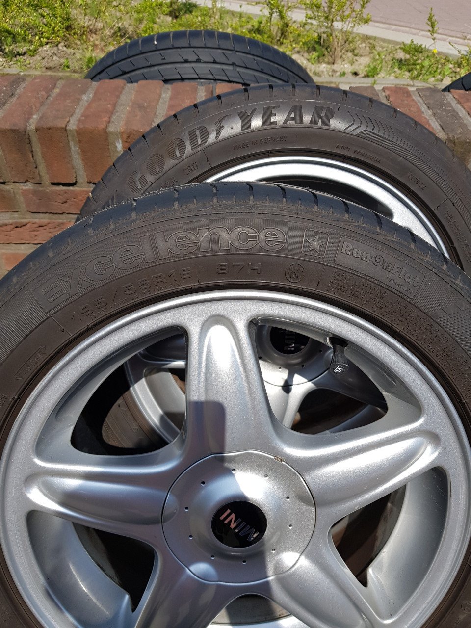 Originele 16 inch Mini velgen met Good Year banden