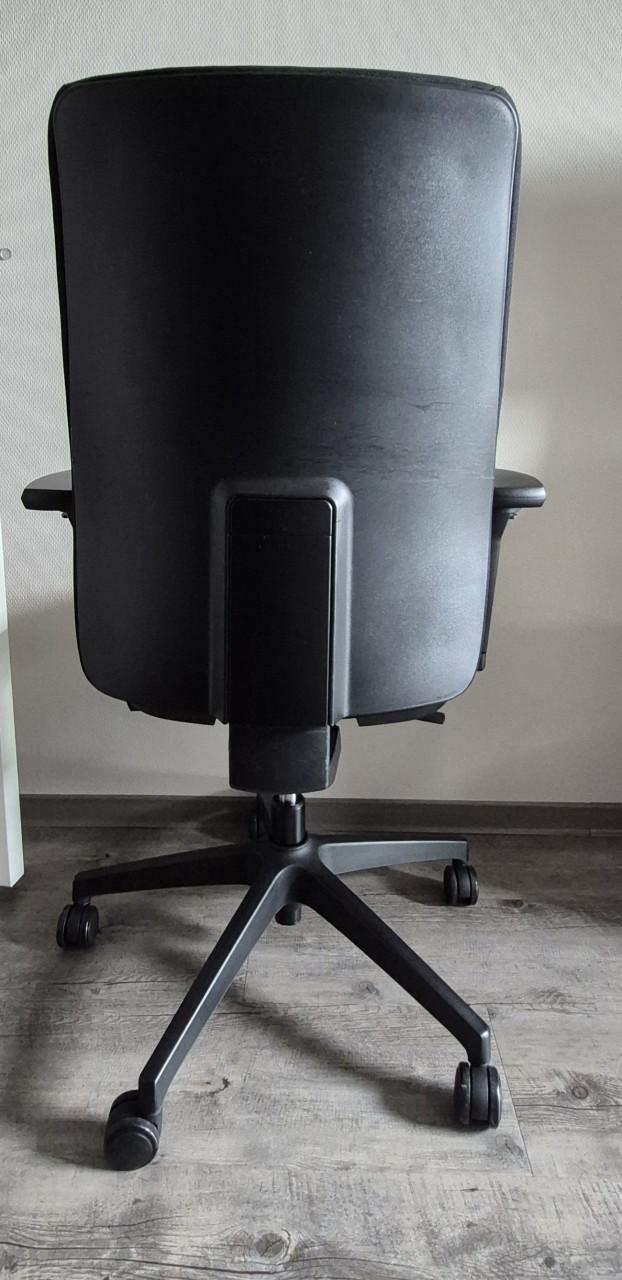 Elektrisch verstelbaar bureau + bureaustoel