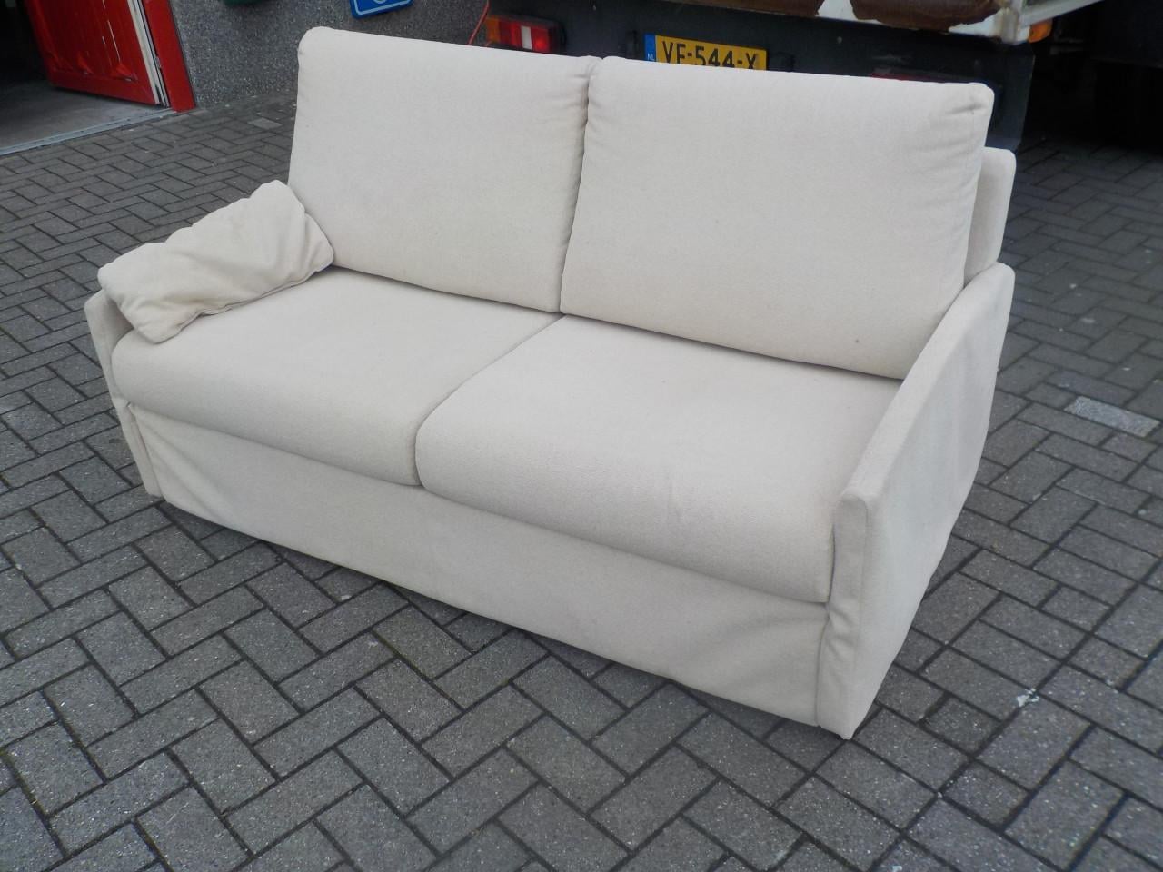 Wat ouder model slaapbank in zeer goede staat matrasmaat 190 x 140 cm