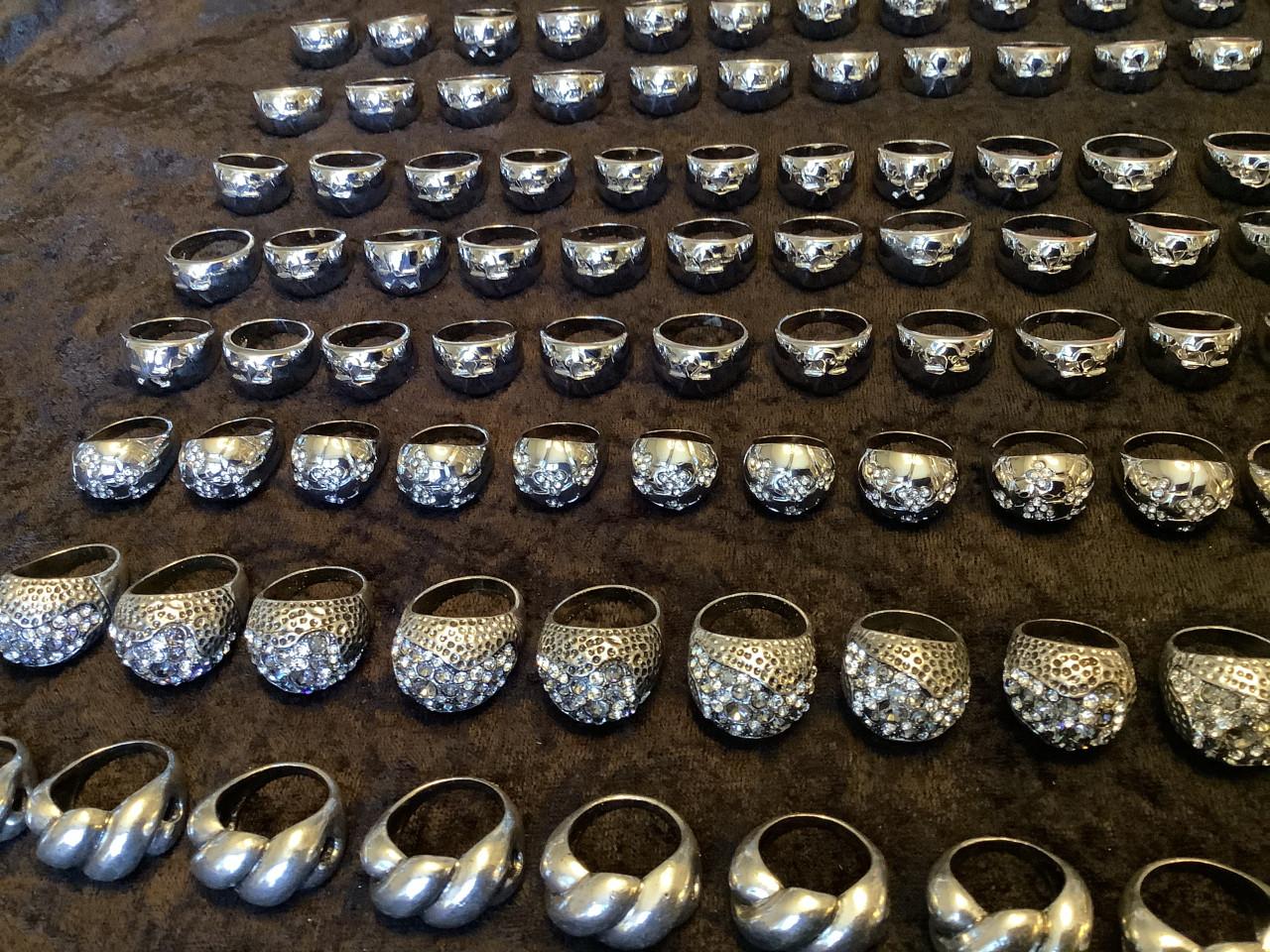 Aanbieding mooie partij ringen. ( partij 124)