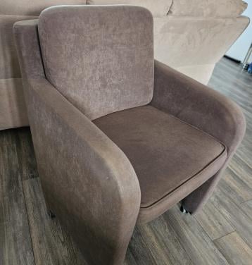 4 eetkamerstoelen op wieltjes Kleur taupe