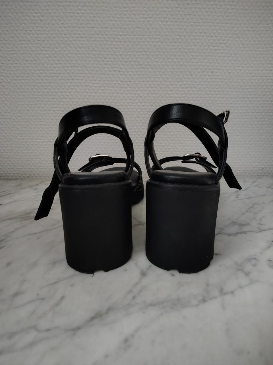 Zwarte sandalen met blokhak, maat 40