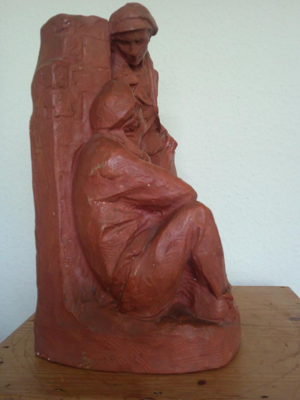 WERKLUI IN TERRA COTTA KLEUR, GESIGNEERD