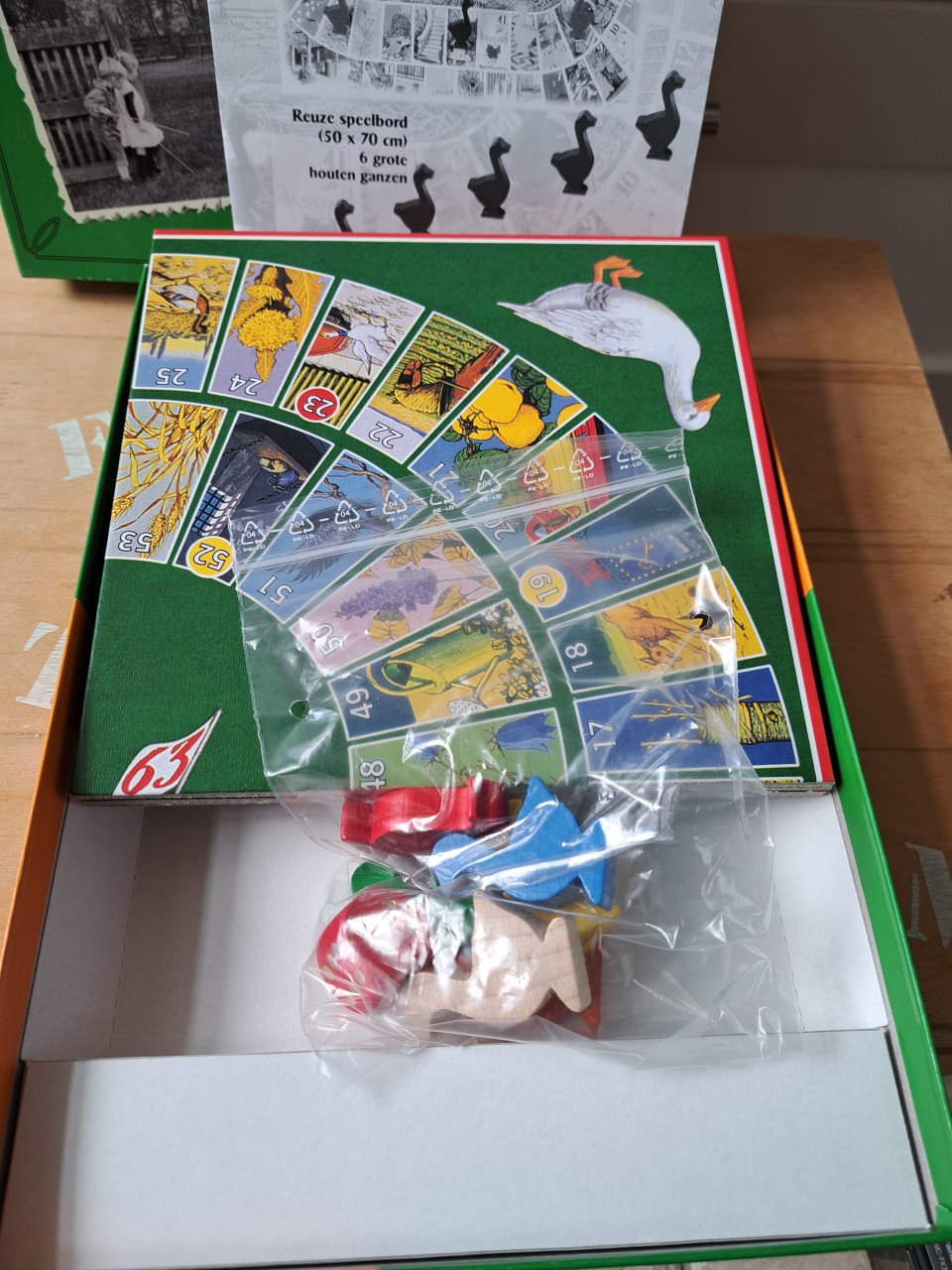 GANZEN BORD MET HOUTEN GANSJES