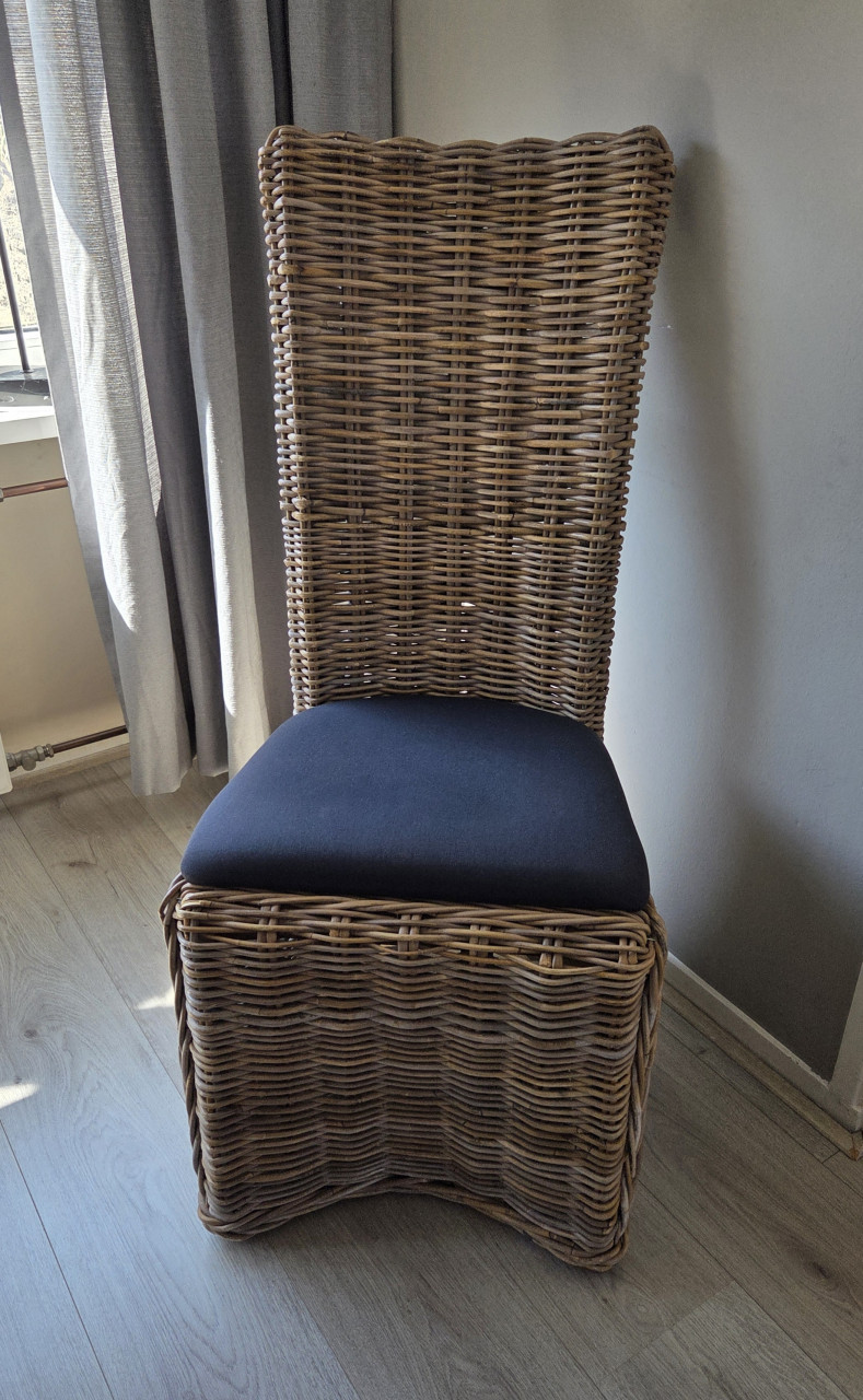 4 mooie rieten eetkamerstoelen