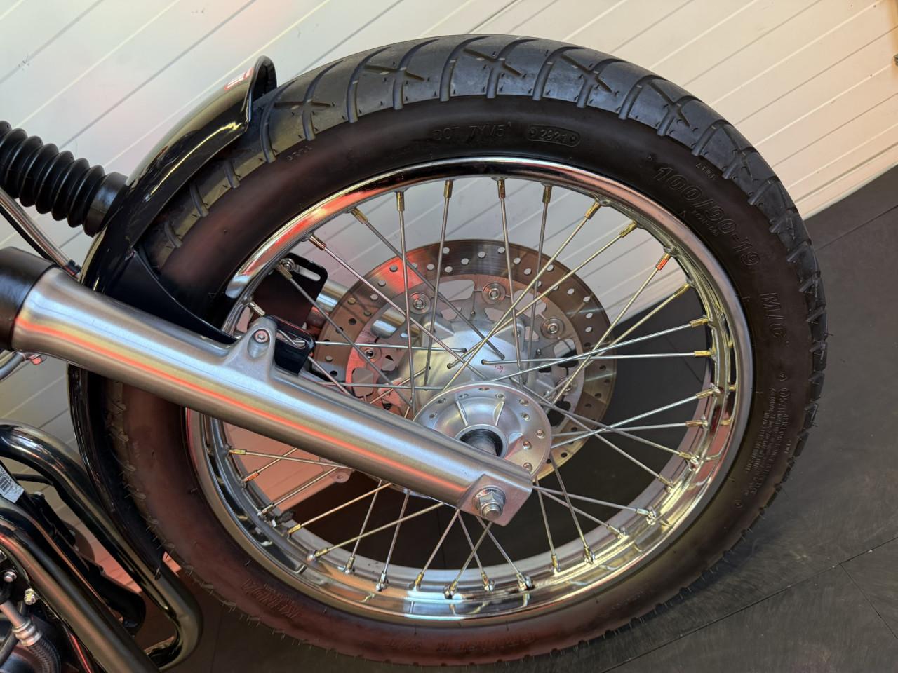 Leuke en jonge Mash Six Hundred 650 slechts 800km oud!