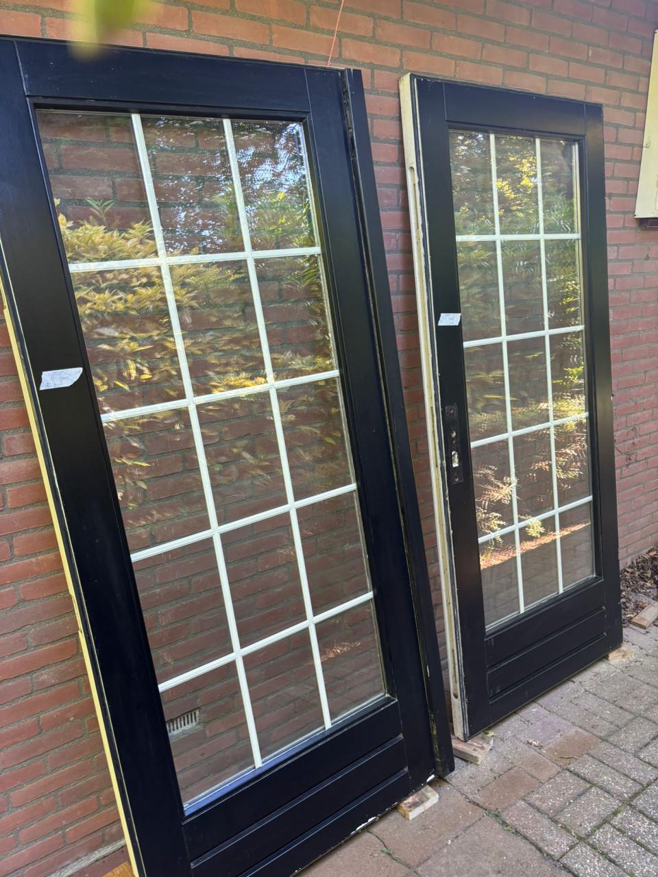 Hardhouten tuindeuren als nieuw met dubbelglas