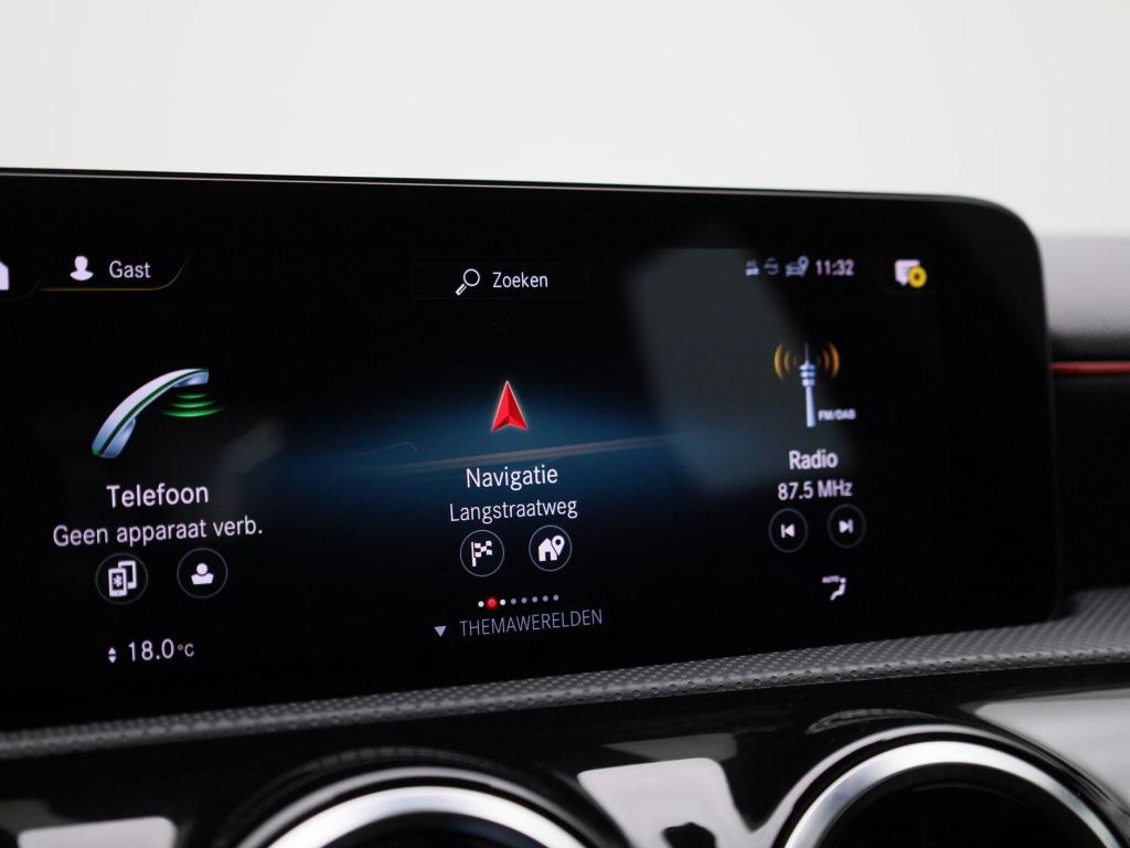 Mercedes-Benz A-Klasse 180 business solution amg | automaat | panorama dak 