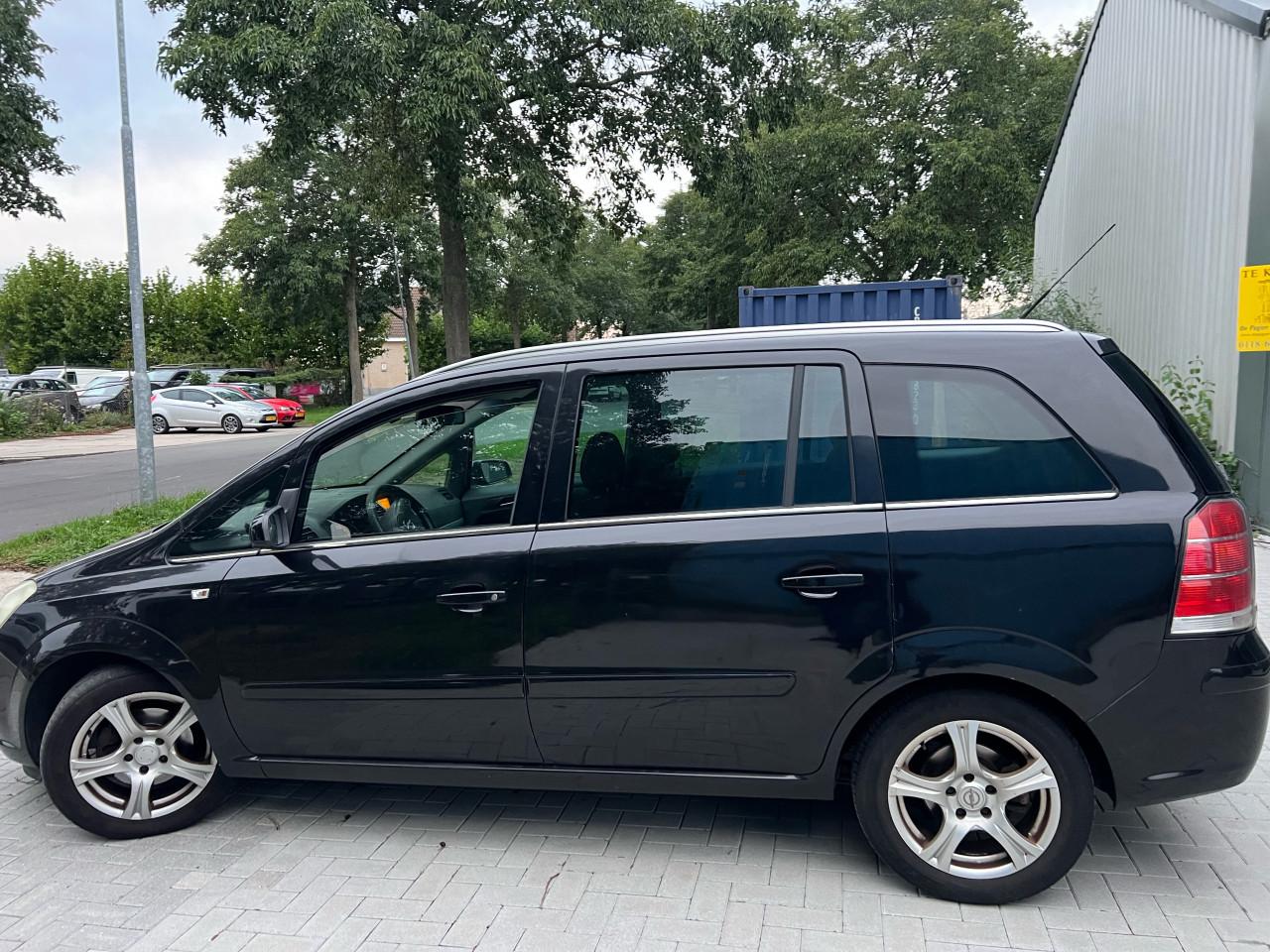 Opel Zafira 1.8 Essentia 7 zitter Jaar apk