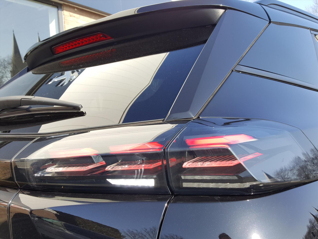 Peugeot 2008 1.2 puretech 100pk allure navigatie | cruise & climate | achte