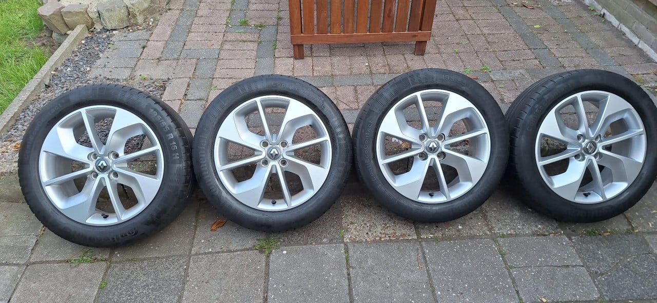 Originele 16'' Renault Clio velgen + A merk zomerbanden