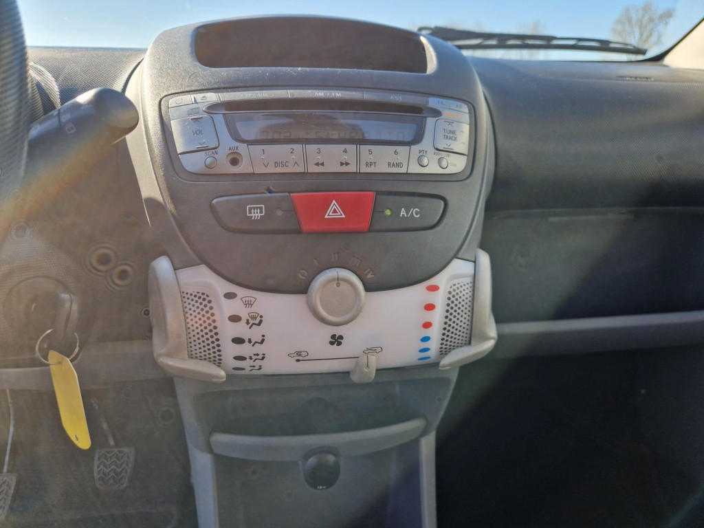 Peugeot 107 1.0-12v xs | airco | achterspoiler | velgen ''15 | toerenteller