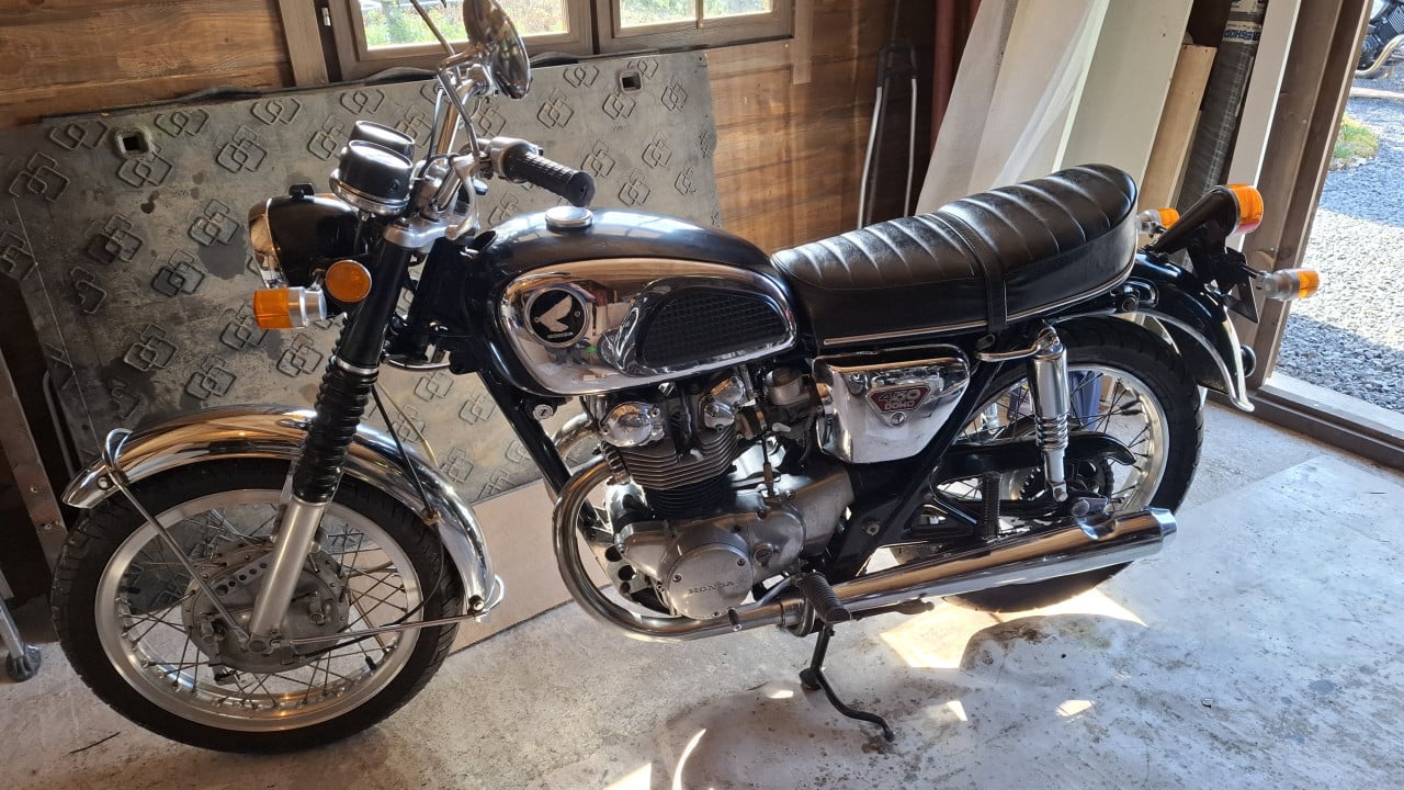 Honda cb 450 k1 cafe-racer en originele onderdelen