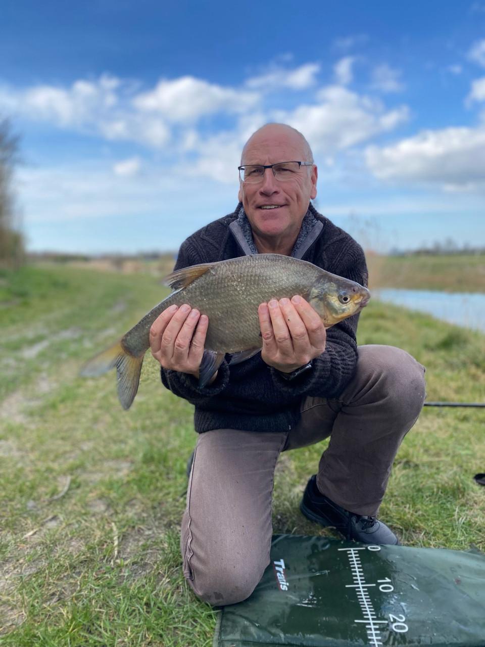€17,50 voor een jaarvissen met 2 hengels in een zeer mooie Karper gebied.