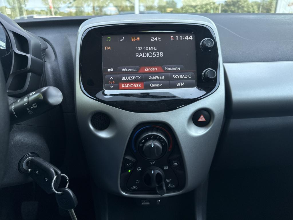 Toyota Aygo 1.0 vvt-i x-play | camera | carplay | cruisec. | navi