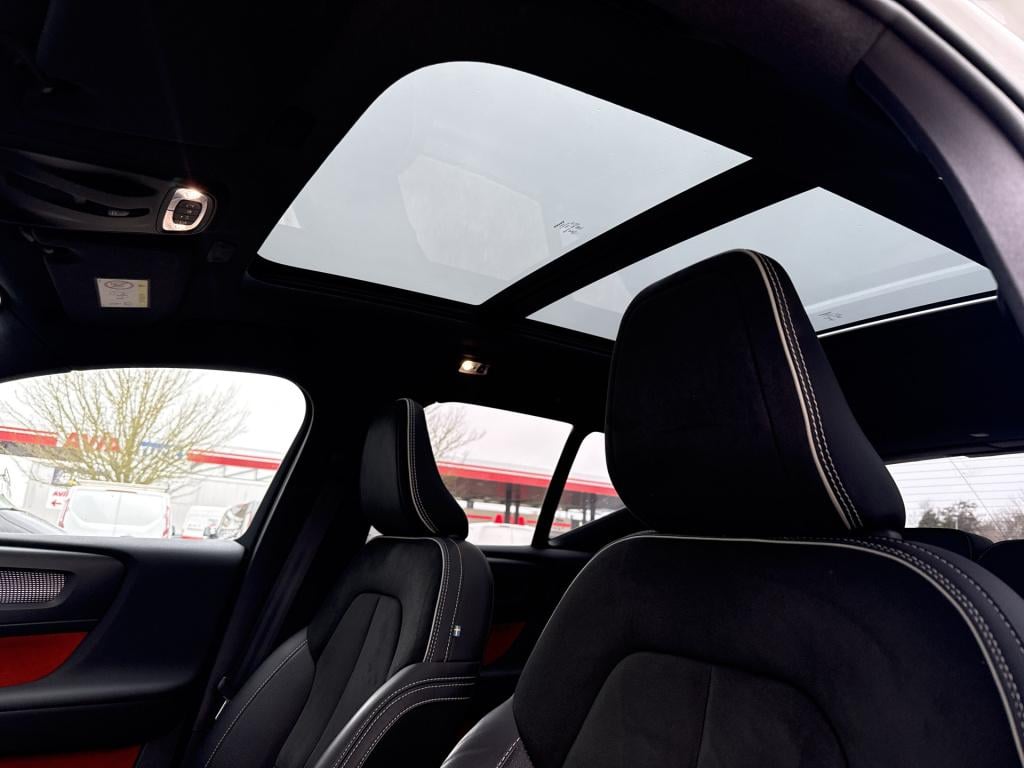 Volvo XC40 1.5 t3 r-design | nl-auto | btw | pano | parel lak | stoelverw.