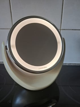 Spiegel vergroting met licht
