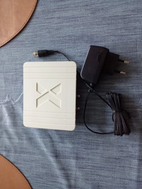 Antenneversterker Technetix FRA-752X inclusief voeding.
