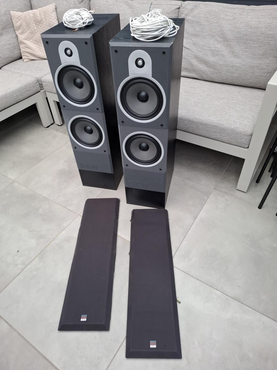 Te koop: een paar B&W DM 580 vloerstaande luidsprekers in zeer goede staat.