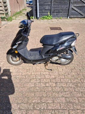 Scooter Peugeot V clic