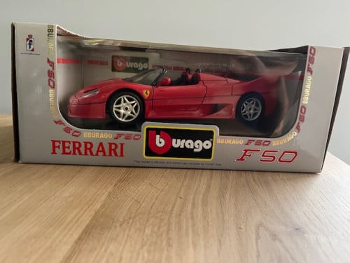 Te Koop: Ferrari model auto 1-18