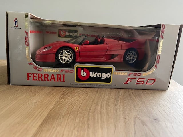 Te Koop: Ferrari model auto 1-18