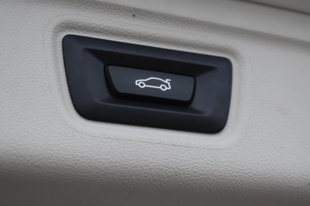 BMW 3-serie touring 318i high executive sport line | trekhaak | apple carpl