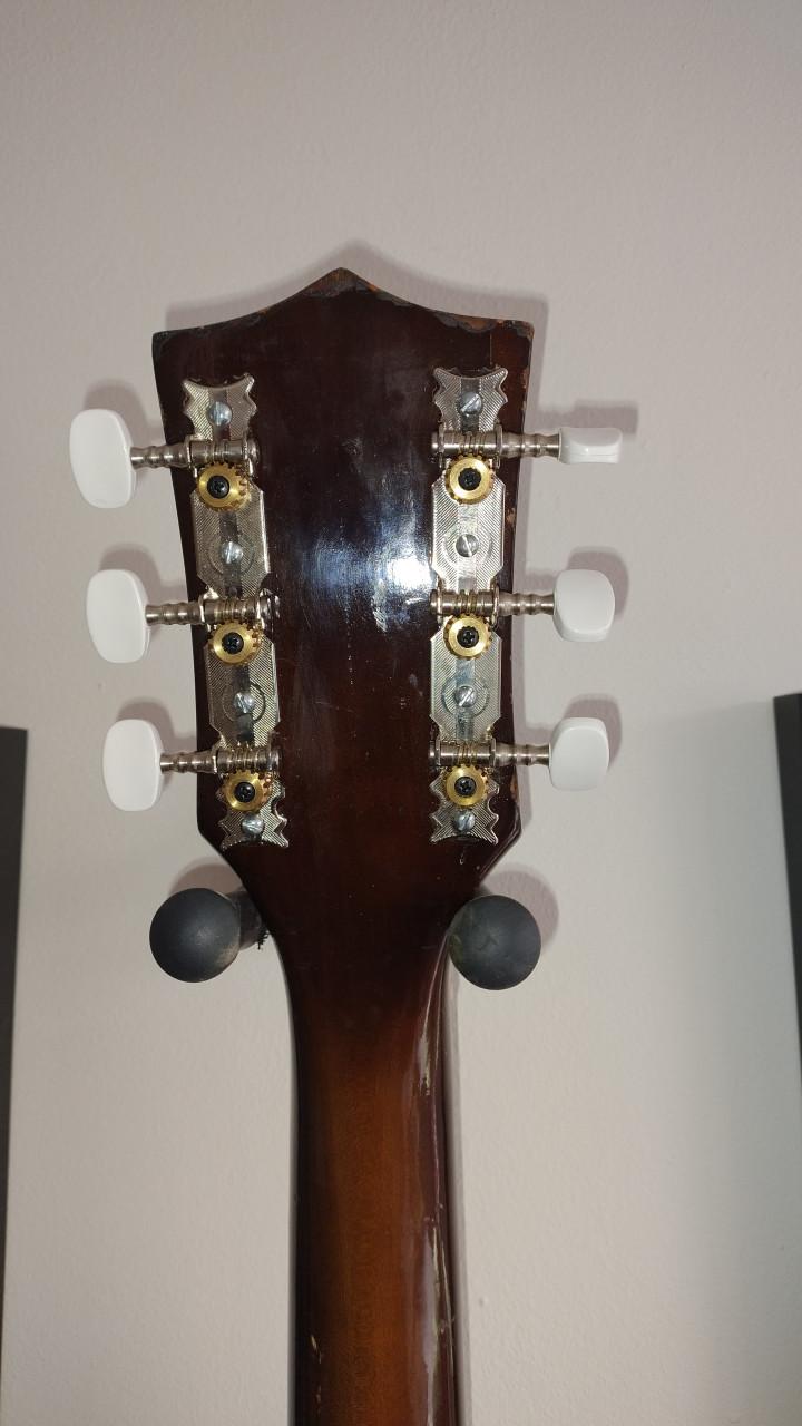 Silvertone vintage archtop ca 1964 met neck reset en Kent Armstrong pickup