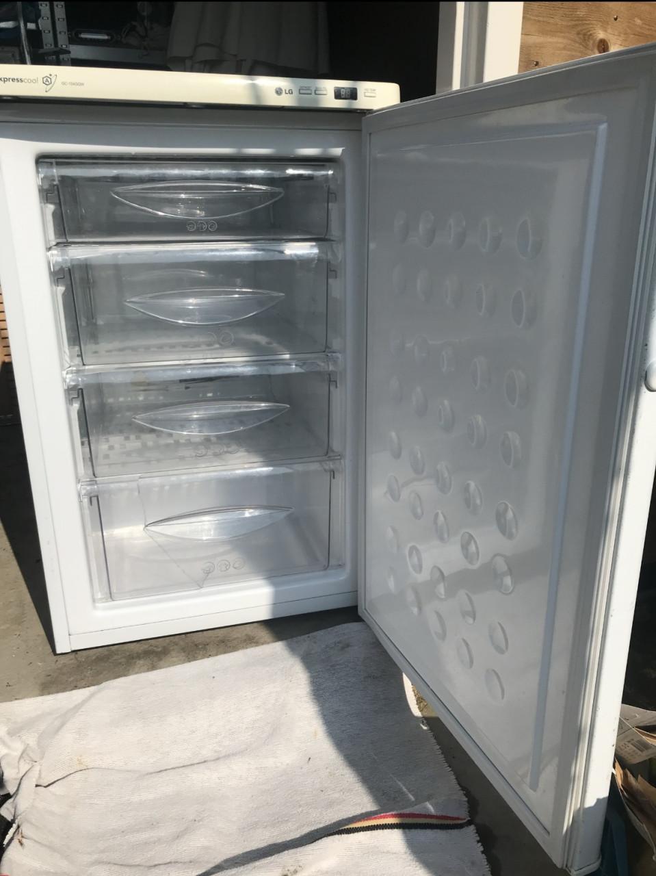 Tafelkoelkast en/of tafelvriezer € 40,-