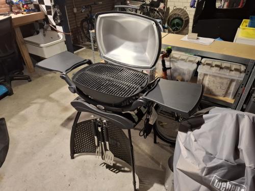 WEBER elektrische bbq  Q 2400+stand NIEUWSTAAT