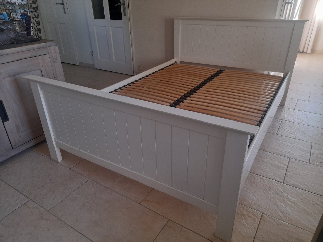 Wit bed 140 x 200 (in goede staat )140 x 200