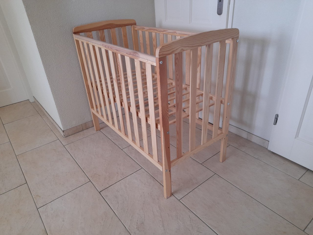 Houten Ledikantje (z.g.a.n.) ( 100 x 50 matras maat)