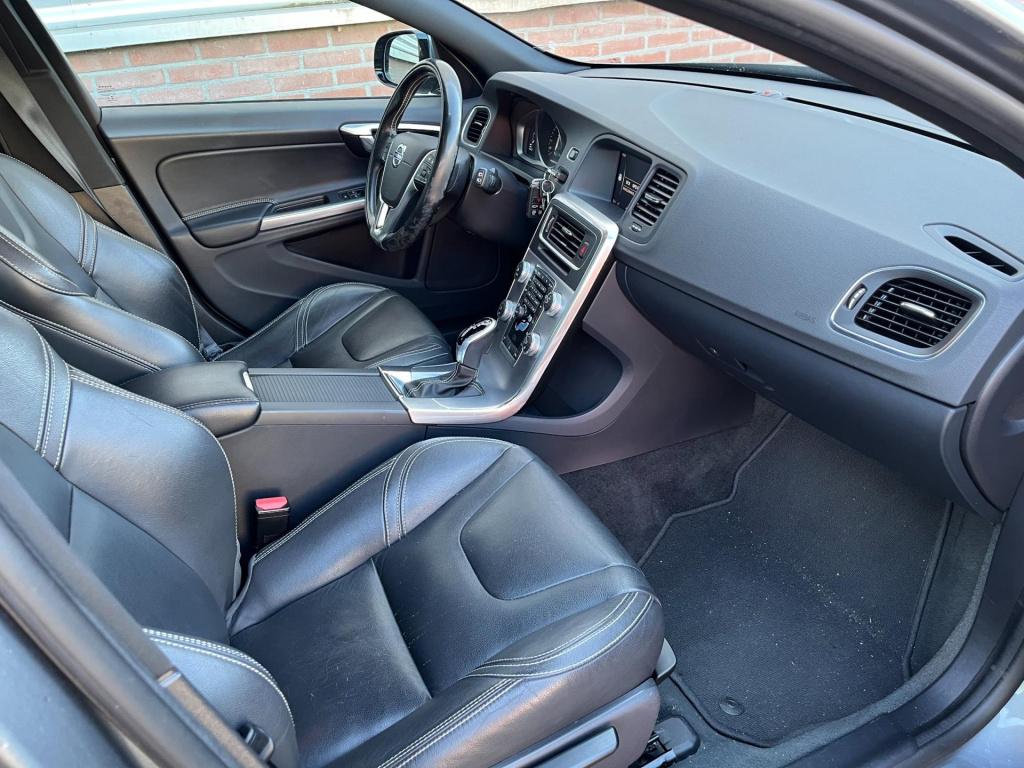 Volvo V60 1.5 t3 polar+ dynamic | orig. nl | leder | trekhaak