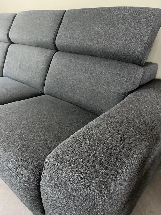 Antracietkleurige, stoffen hoekbank van Xooon