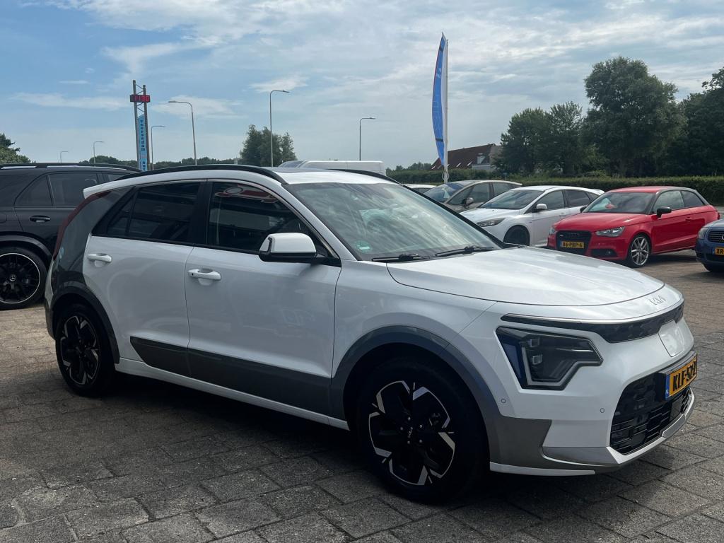 Kia Niro Ev executiveline 64.8 kwh full option, trekhaak afn. pearl white