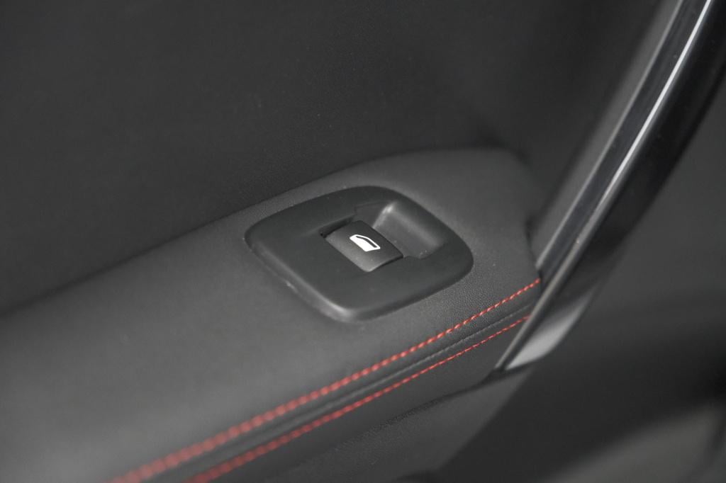 Peugeot 2008 puretech 110 eat6 gt-line | trekhaak | panoramadak | apple car