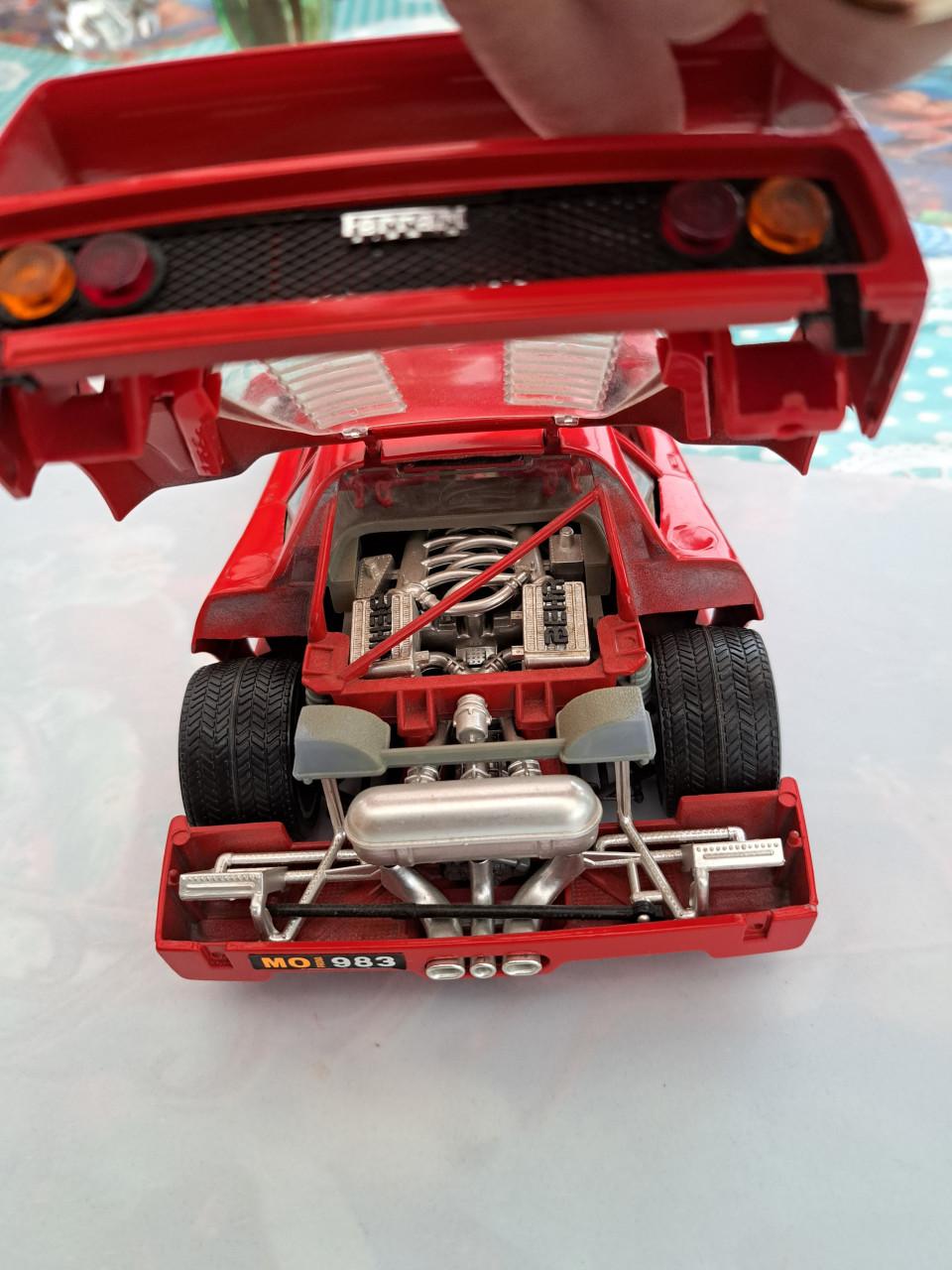 Model auto ferrari f 40 burago 1987 1/18 made in itally