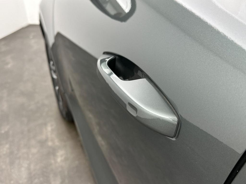 Volvo XC40 b4 197pk plus dark| camera| trekhaak| adap.cruise| h&k audio