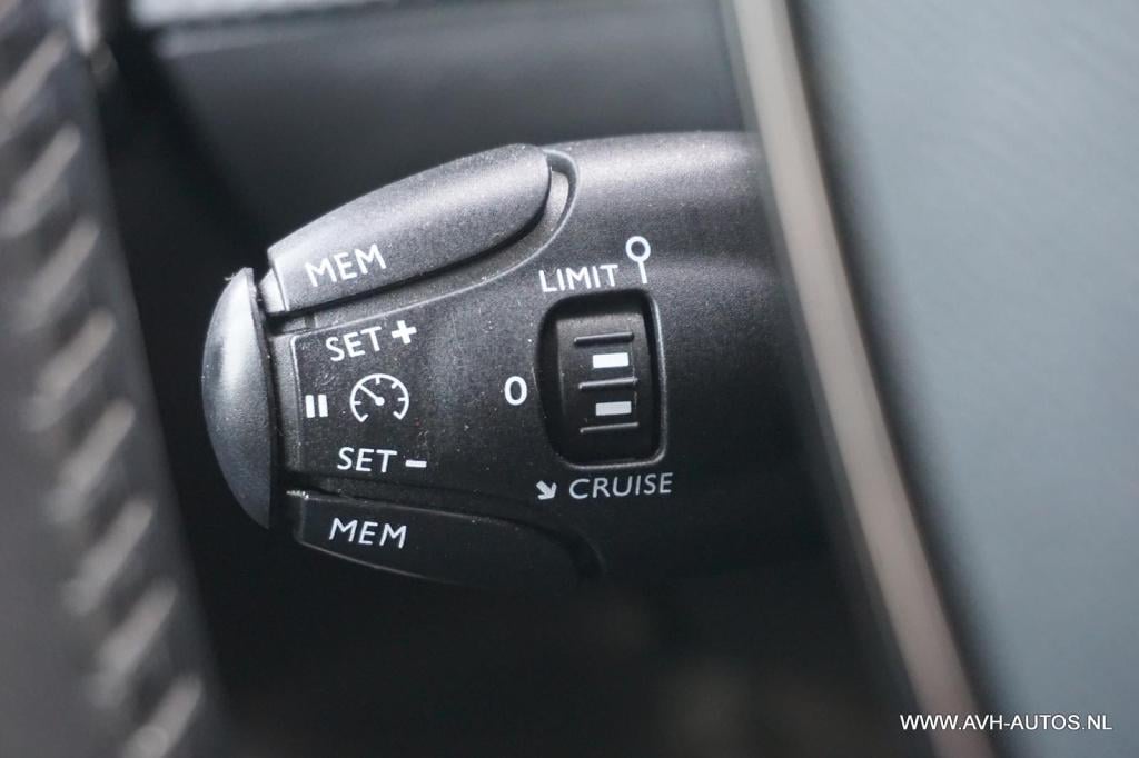 Peugeot 208 1.2 puretech allure automaat