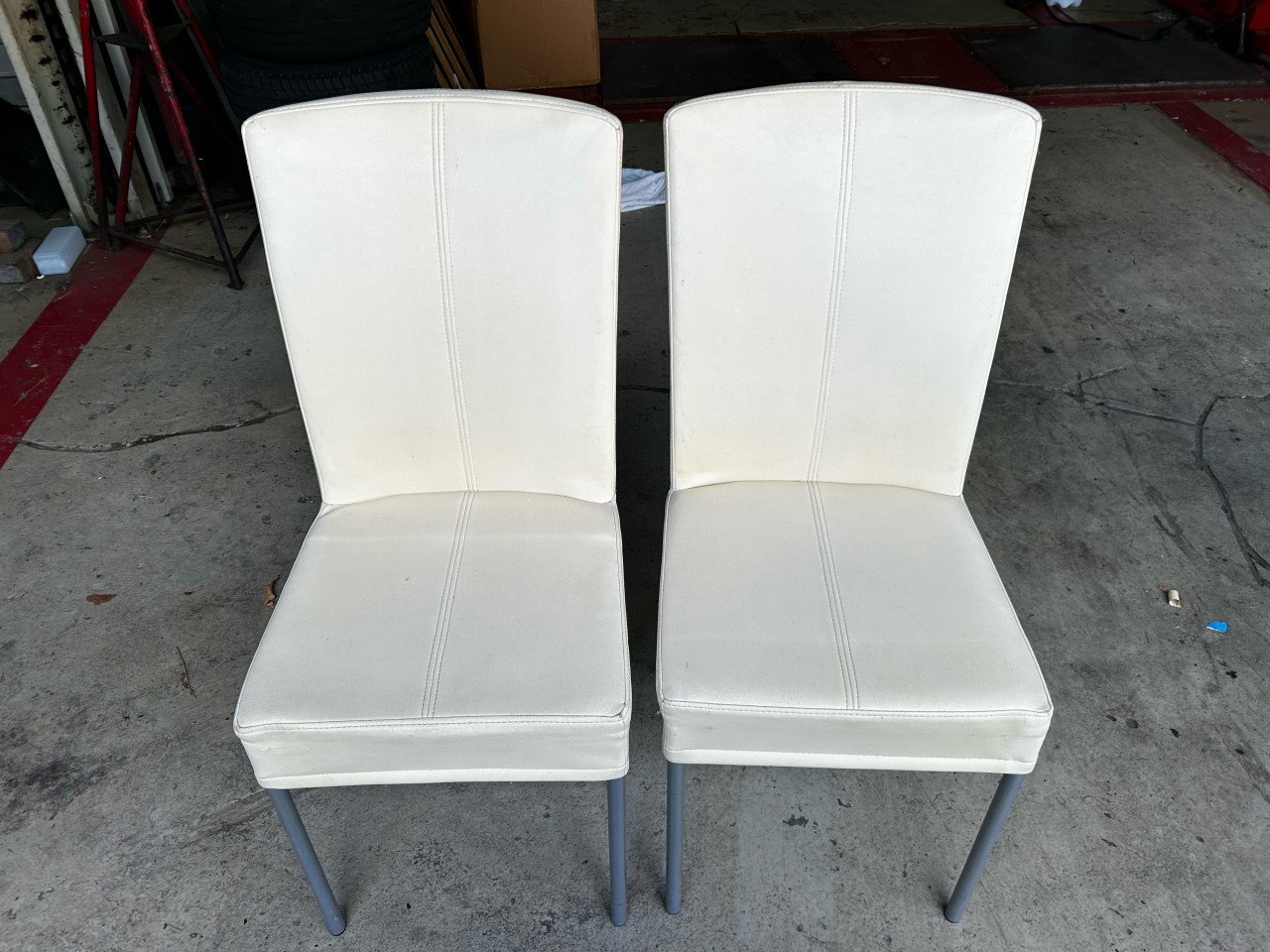 2 eetkamer stoelen