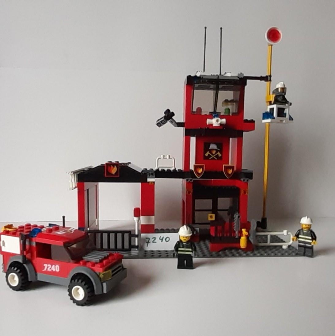Lego 7240 : Brandweerkazerne met 3 minifiguren.