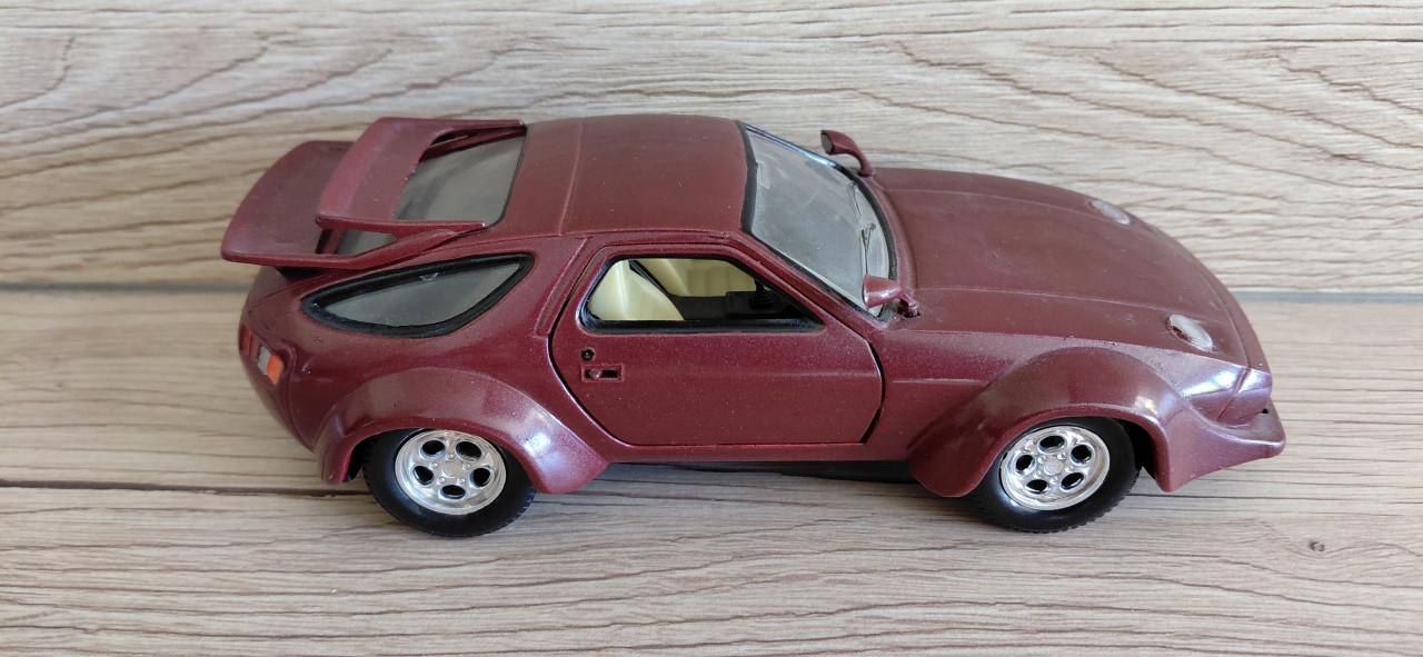 Porsche 928