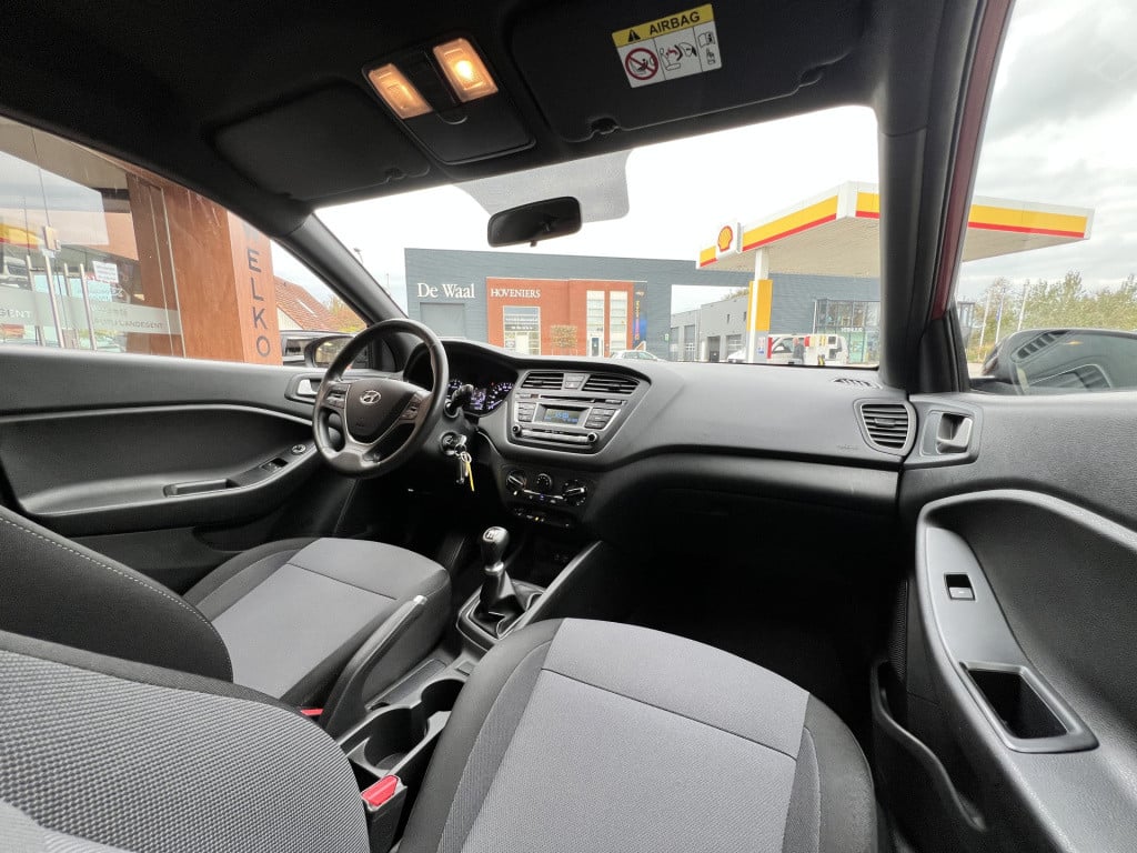 Hyundai I 20 1.2 hp i-motion premium | stuur/stoelverw. | radio | airco