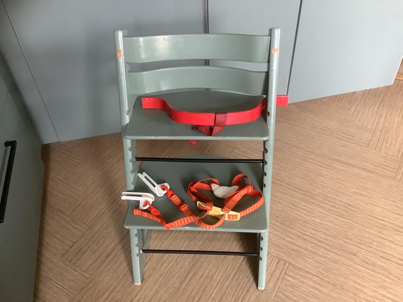 Trip trap Kinderstoel met houten Stoelverkleiner en Gordel