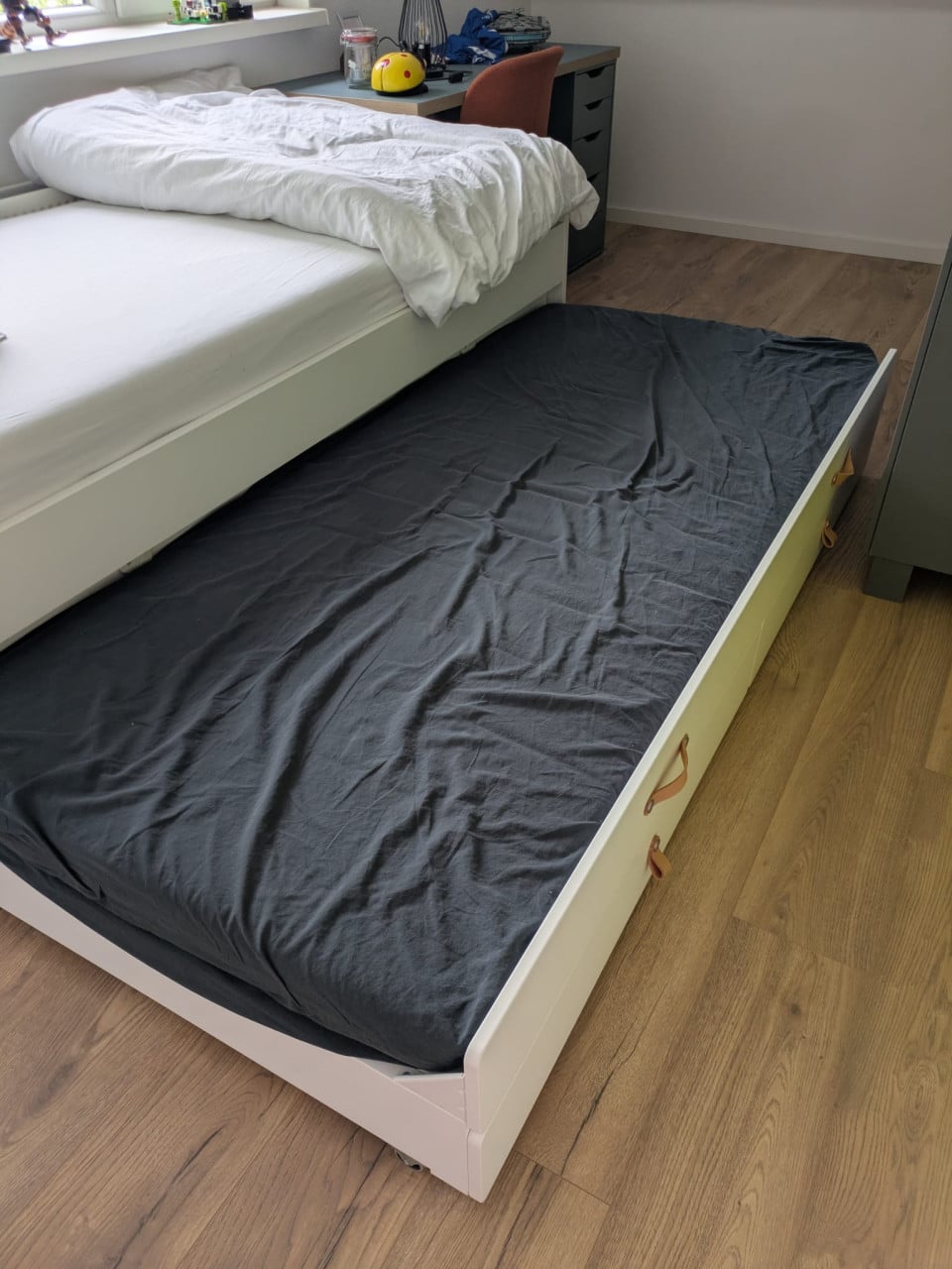2 x Ikea bed met 2 lades