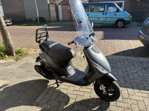 MOOIE PIAGGIO ZIP 4 TAKT 2V SNOR SCOOTER BOUWJAAR 2017