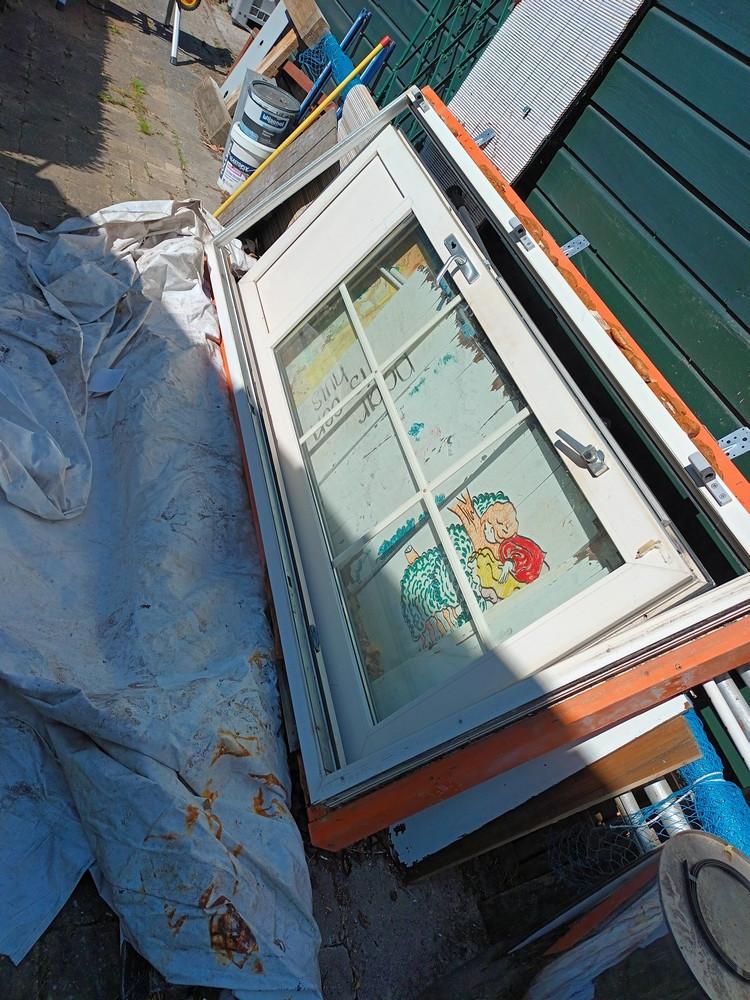 Kunststof deur + (stel-)kozijn 225 x 93 cm (233 x 103 cm). Gratis afhalen.